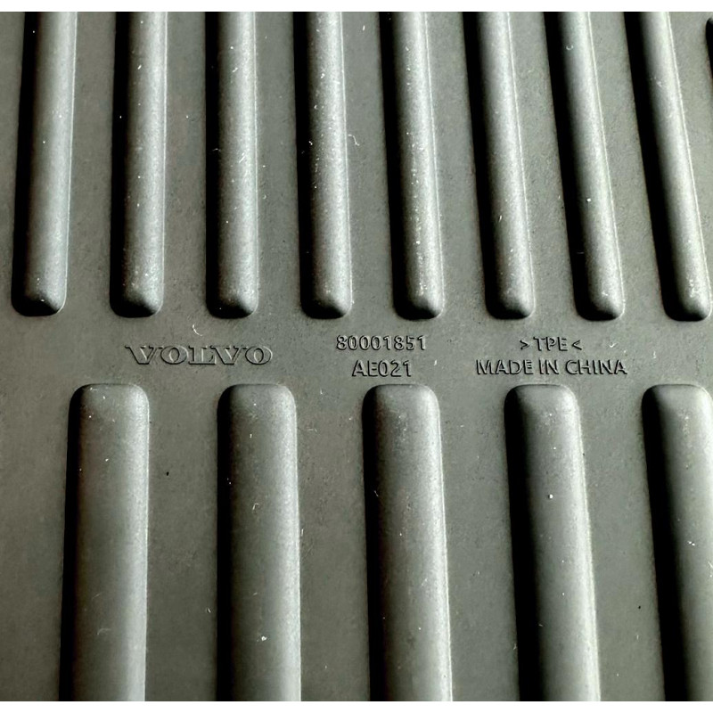 VOLVO EX30 oryginalne dywaniki gumowe na kazda pogode komplet zestaw OE