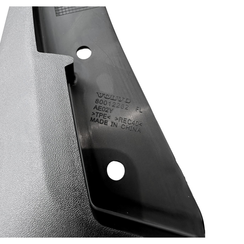 VOLVO EX30 chlapacze zestaw chlapaczy przod OE