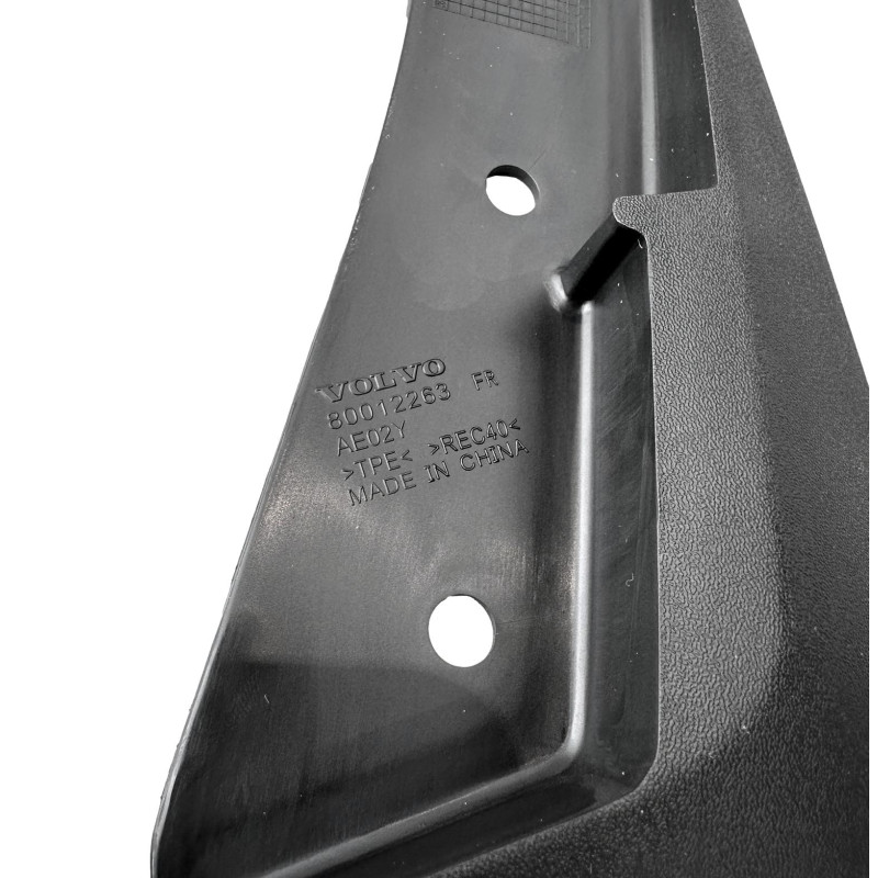 VOLVO EX30 chlapacze zestaw chlapaczy przod OE