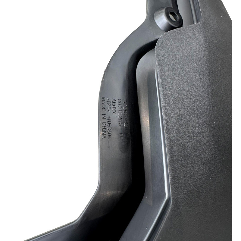 VOLVO EX30 chlapacze zestaw chlapaczy tyl OE