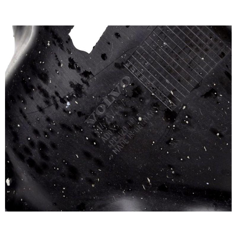 VOLVO XC60 II wlot ramka chlodnicy kierownica prowadnica powietrza OE