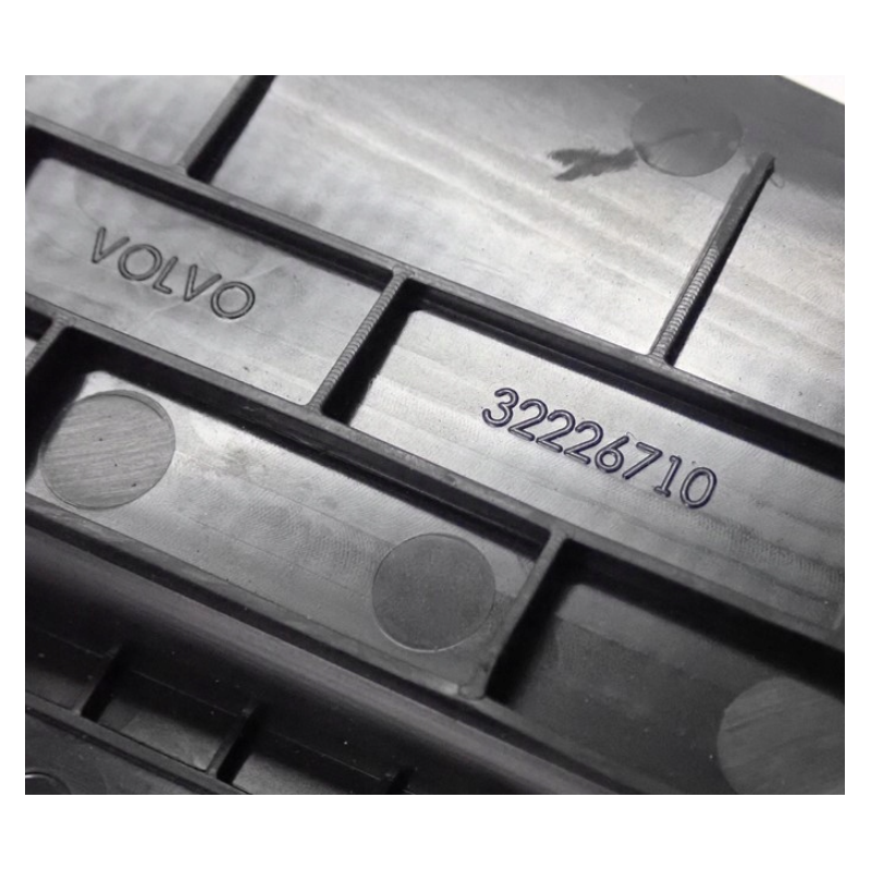 VOLVO C40 EX40 XC40 wykladzina schowka mata ladowarki telefonu OE 32226710