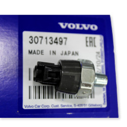 VOLVO S80 XC90 czujnik cisnienia oleju B8444S V8 OE 30713497
