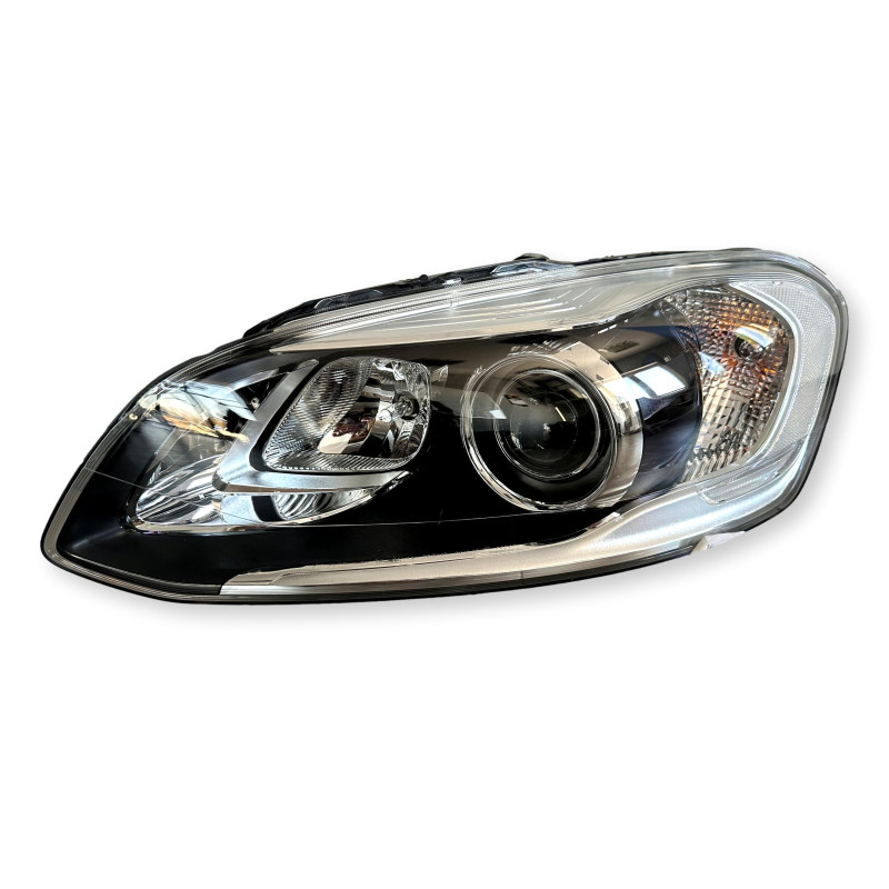 VOLVO XC60 I lewy reflektor...