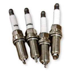 VOLVO V60 XC40 swiece zaplonowe komplet OE 32290012