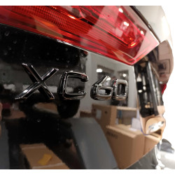 VOLVO XC60 II znaczek logo model XC60 tyl czarne BLACK EDITION OE 32285473