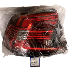 Volvo S90 OE 31108925 lampa tyl tylna lewa z blotnika lift 2021-