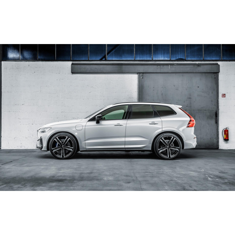 HEICO Volvo XC60 2022–2023.5 bodykit + końcówki wydechu T6 T8