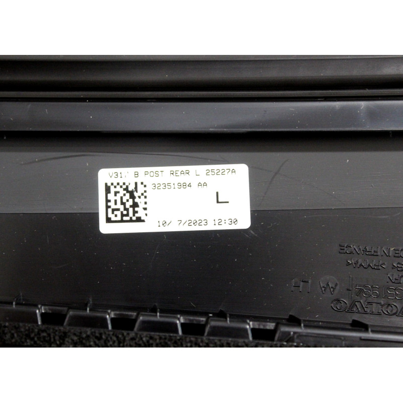 VOLVO C40 listwa ozdobna słupka B drzwi lewy tył czarny OE 32351984