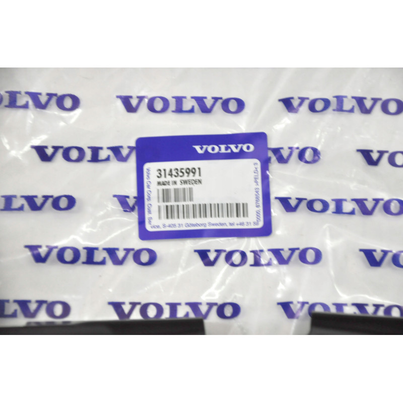 VOLVO XC60 II tylne chlapacze oryginał kpl OE