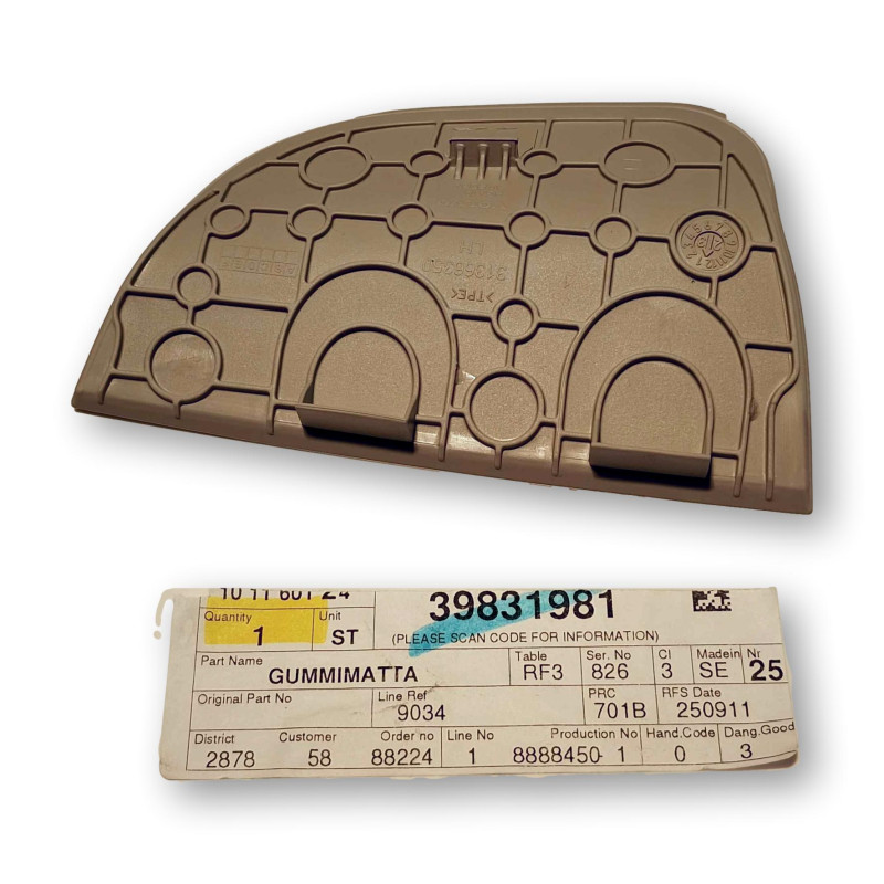 VOLVO XC90 II wykładzina gumowa boczka lewy przód 39831981