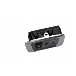 VOLVO XC90 II tylna prawa lampka podsufitki OE 31694122