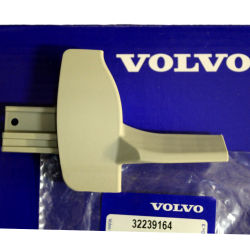VOLVO XC60 II lewy zaczep uchwyt rolety bagażnika beżowy 32239164