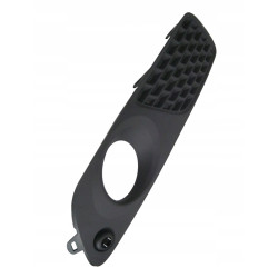 VOLVO V70 przednia prawa kratka w zderzak PDC OE 30796613