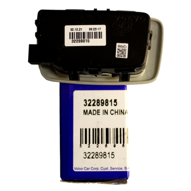 VOLVO XC40 Prawa lampka podsufitki 32289815 OE