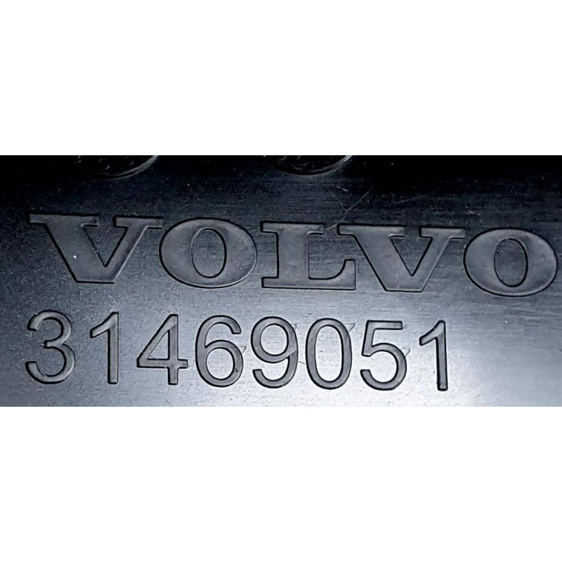 VOLVO C40 XC40 EV osłona nadkoła prawy przód OE