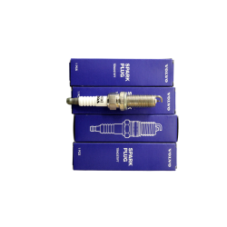 VOLVO V40 V70 XC40 XC60 XC90 2,0 świece zaplono OE 31673604