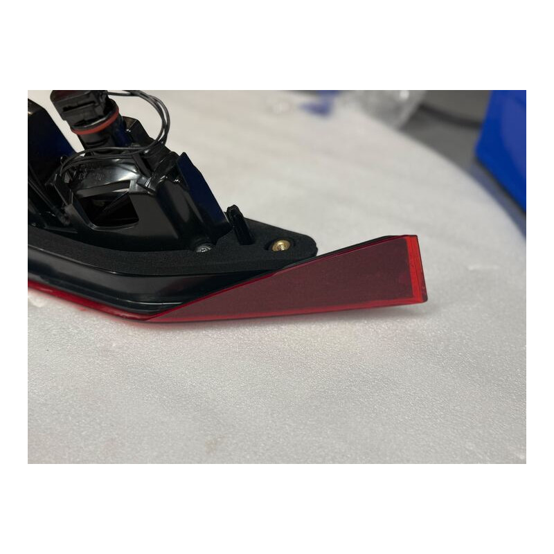 Oryginalna lampa klapy bagażnika tylna prawa 32293884-W OUTLET