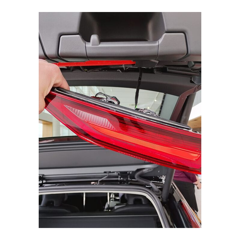 Oryginalna lampa klapy bagażnika tylna prawa 32293884-W OUTLET