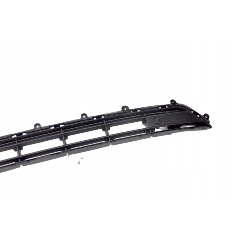 VOLVO XC40 środkowa kratka przedniego zderzaka PDC