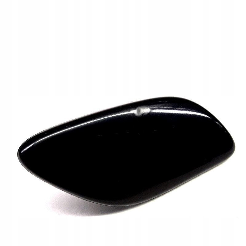 VOLVO V70 prawa zaslepka...