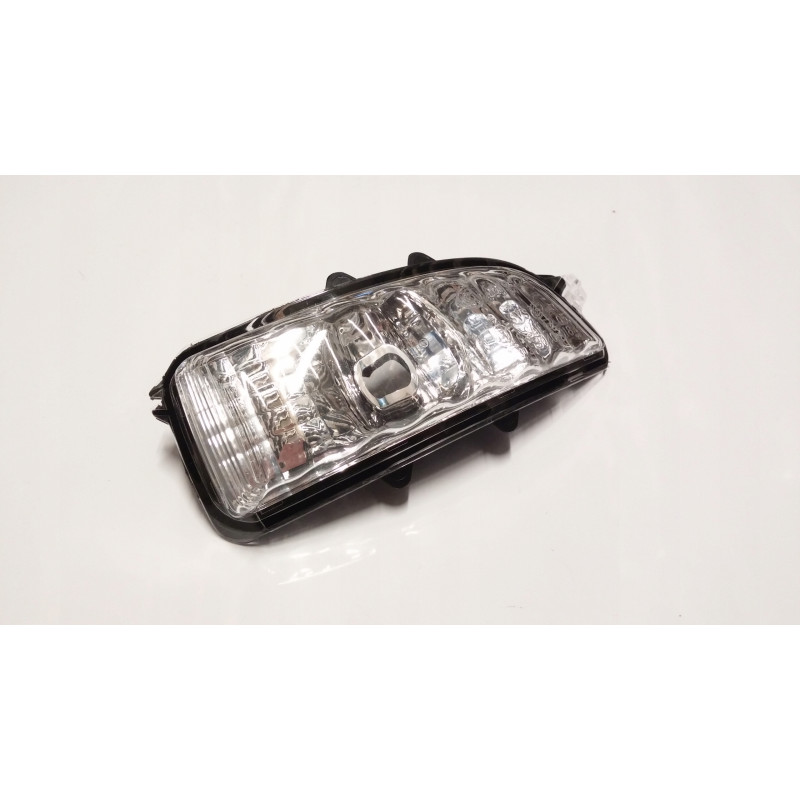 VOLVO C30 C70 S40 prawy...