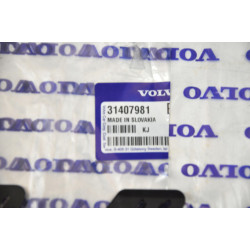 VOLVO XC60 II lewa listewka listwa zderzaka przod