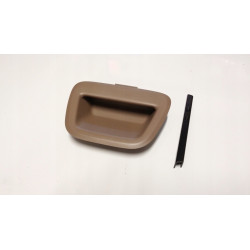 VOLVO V70 XC70 bezowy uchwyt podlogi bagaznika OE 39813511