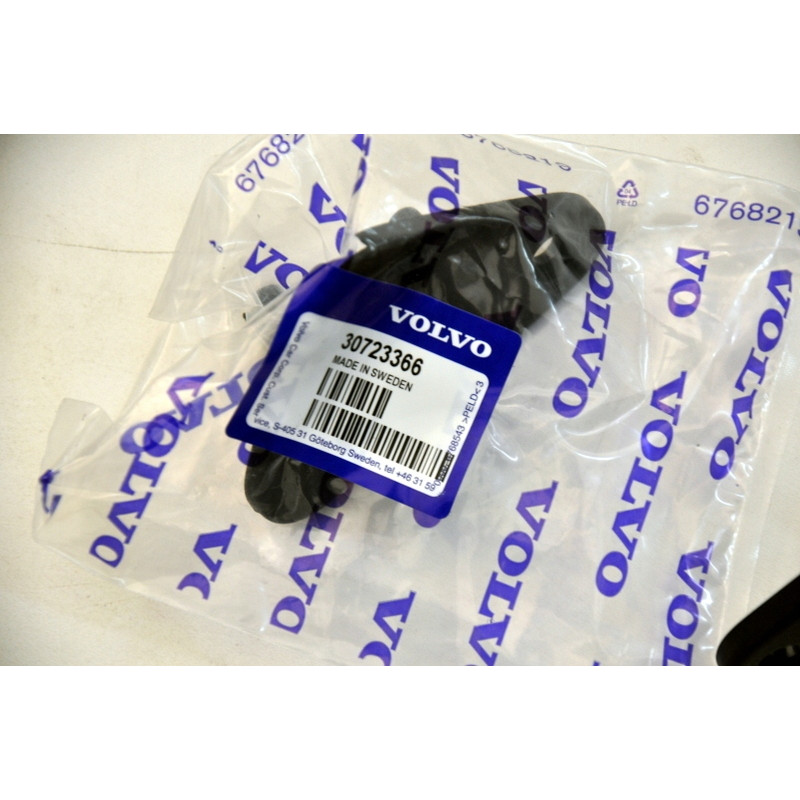 VOLVO XC70 III lewy gorny uchwyt chlodnic 30723366