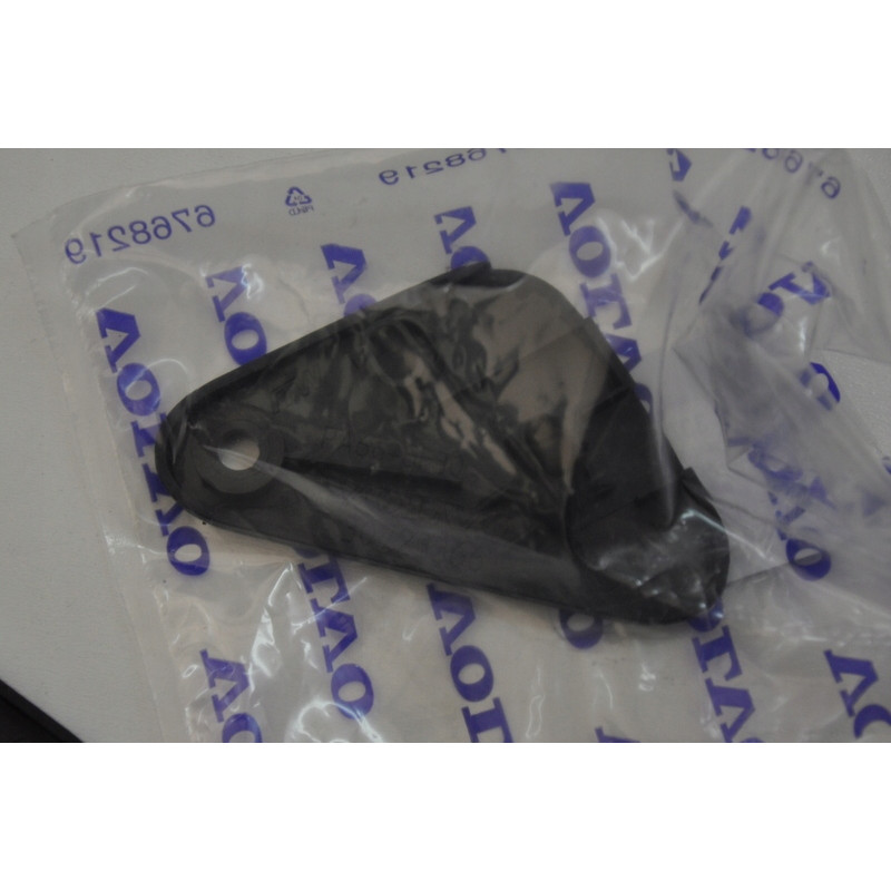 VOLVO XC70 III lewy gorny uchwyt chlodnic 30723366