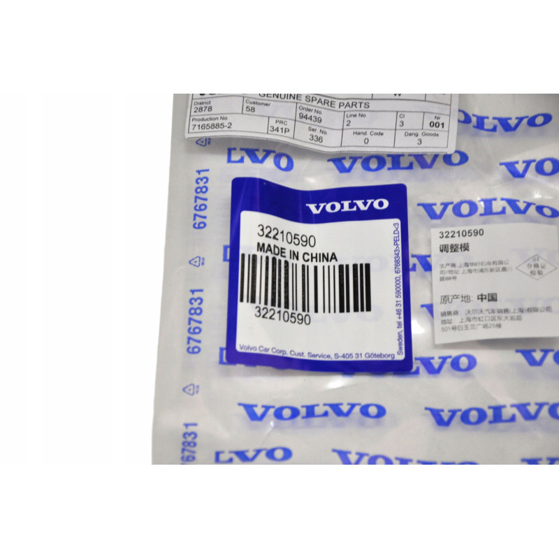 VOLVO XC60 II lewa pionowa listwa szyby czolowej