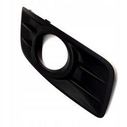 VOLVO V50 przednia prawa kratka halogenu w zderzak 30779101