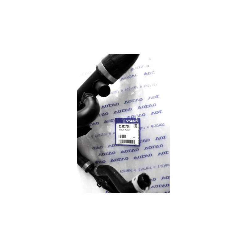 VOLVO XC40 lewy przewod waz chlodnicy 2,0T 32362738