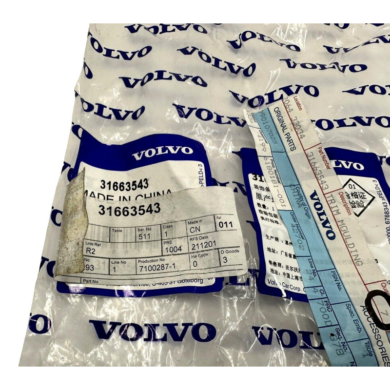 VOLVO XC90 II tylna prawa listwa zderzaka chrom OE