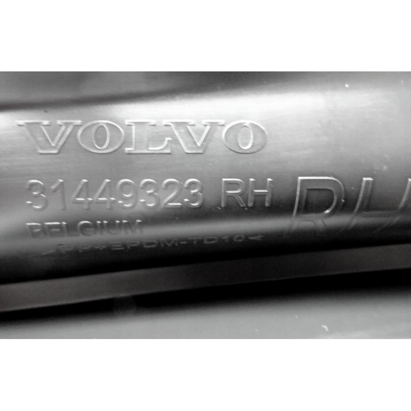 VOLVO V90CC prawa atrapa zaslepka kratka zderzak przod OE 31449323