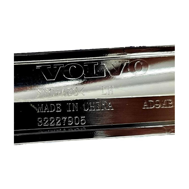 VOLVO XC60 II lewa listwa chrom nakladka zderzaka przod Plus Bright OE