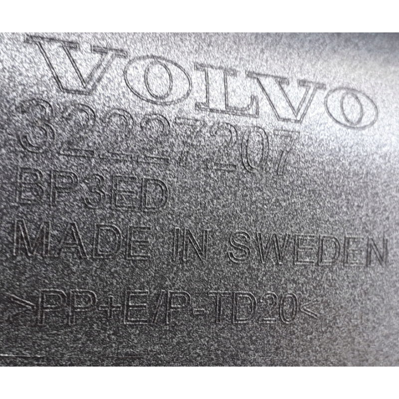 VOLVO V90CC dolna listwa spoiler dokladka zderzaka przod OE