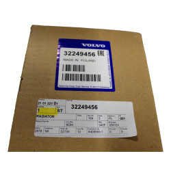 VOLVO XC40 chlodnica wody plynu chlodzacego OE